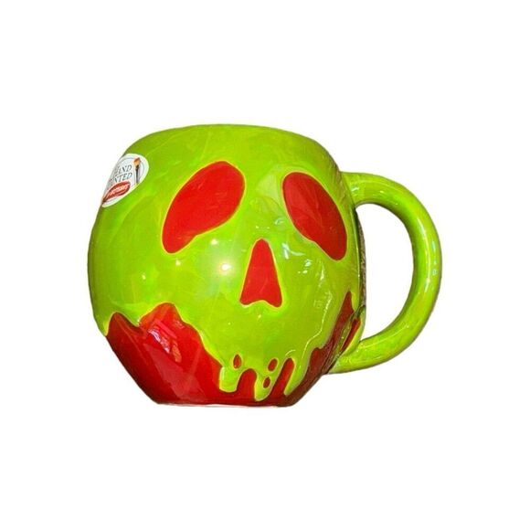 Zrike Poison Apple Mug from Disney's Snow White - Picture 2 of 2